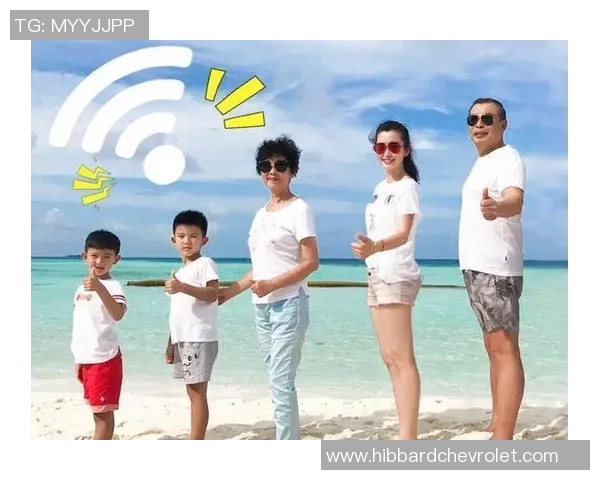 足球明星与儿子温馨合影展现父子情深的幸福时刻