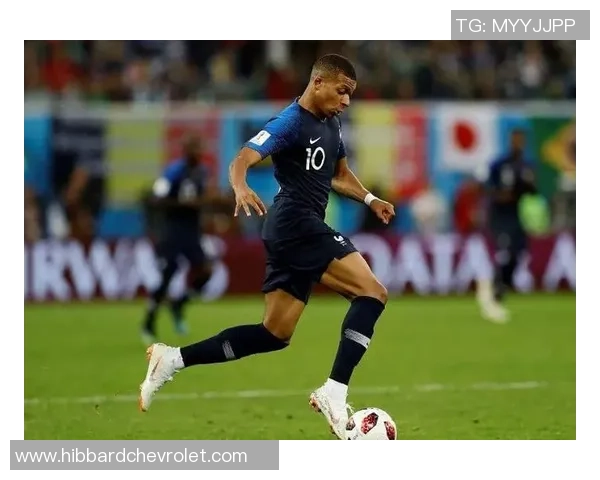 足球明星人物雕刻全景展示与艺术价值深度解析